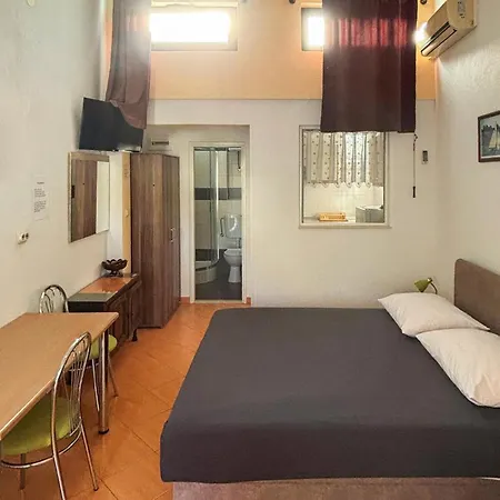 1 Bedroom Beautiful Apartment In Duce